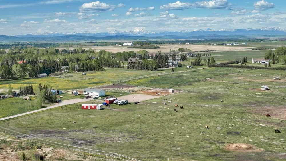 House in Calgary, Alberta, Canada 4 - 15936149