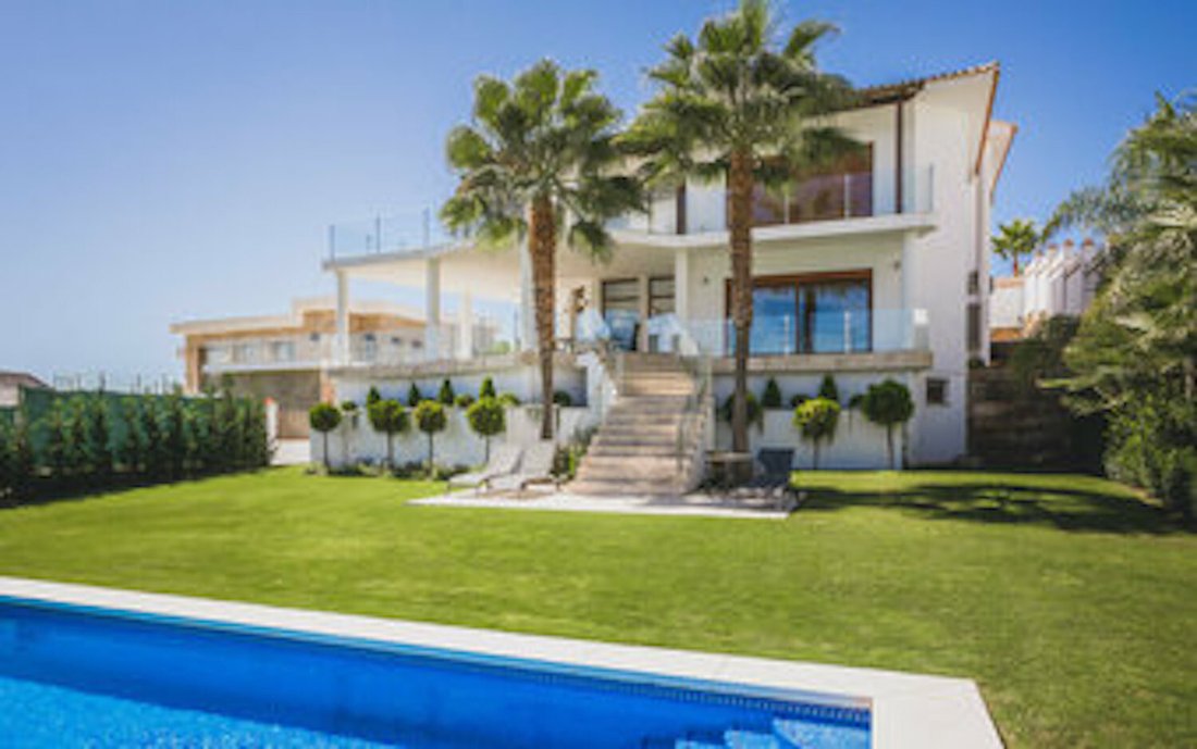 Villa in Cancelada, Estepona, Andalusia 1 - 16944263