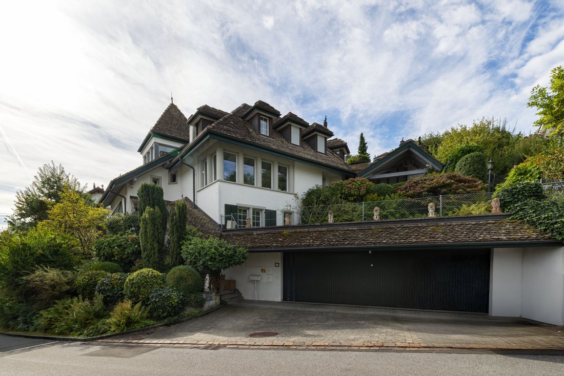 Charming Country House Villa Overlooking Lake Zurich