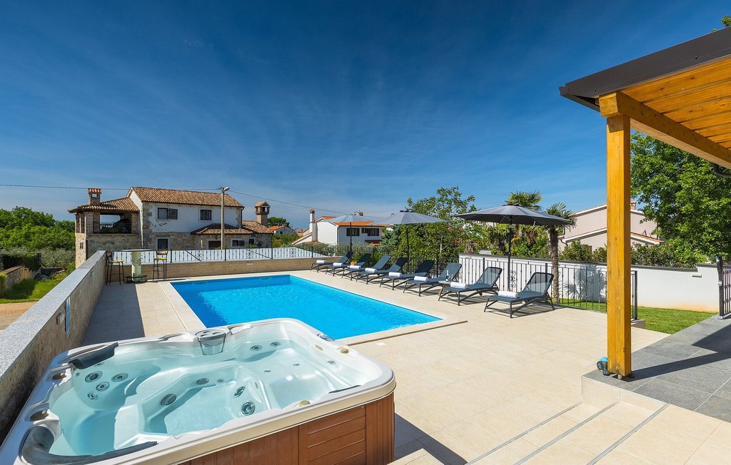 Villa in Porec, Istria County, Croatia 4 - 16944665