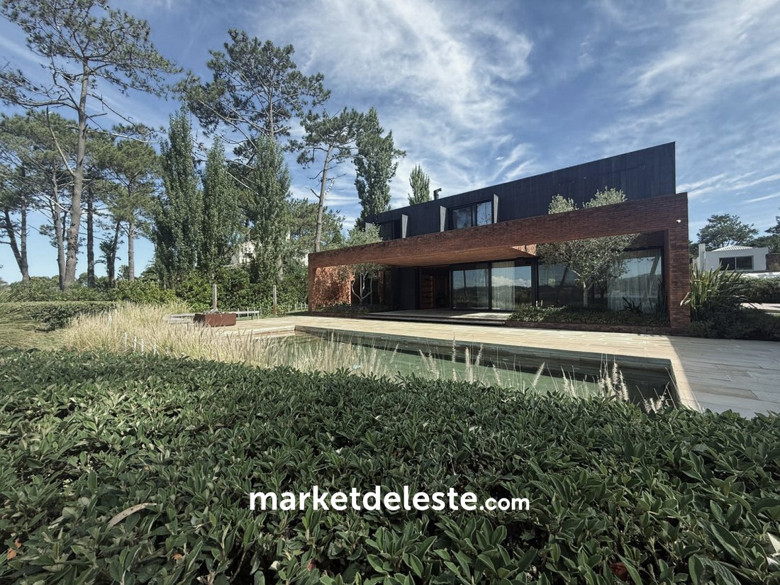 House in Punta del Este, Maldonado Department, Uruguay 2 - 16944533