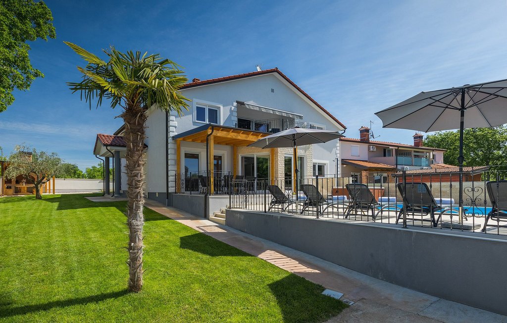 Villa in Porec, Istria County, Croatia 1 - 16944665