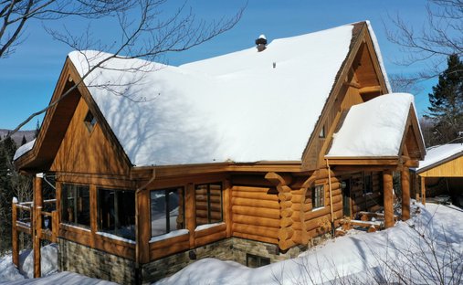 Chalet in Val-des-Lacs, Quebec, Canada 1