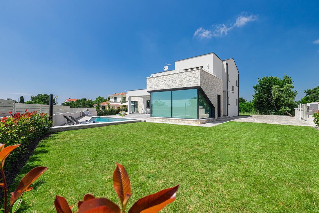 Villa in Porec, Istria County, Croatia 2 - 16944709
