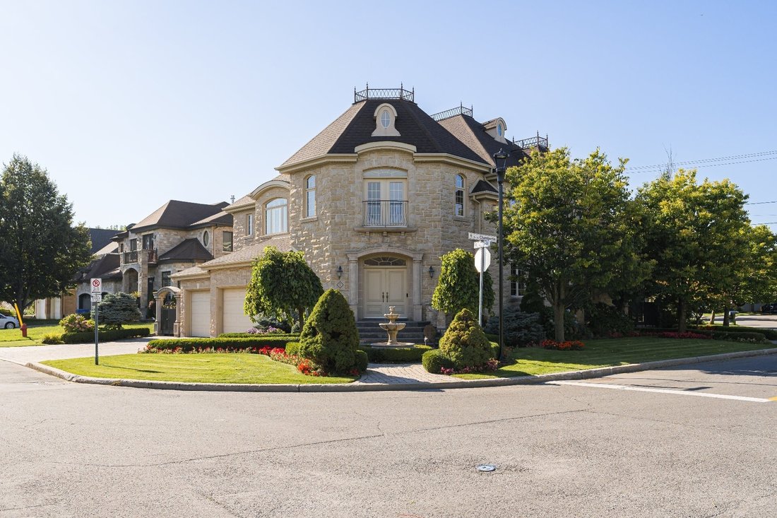 House in Kirkland, Quebec, Canada 3 - 16949505