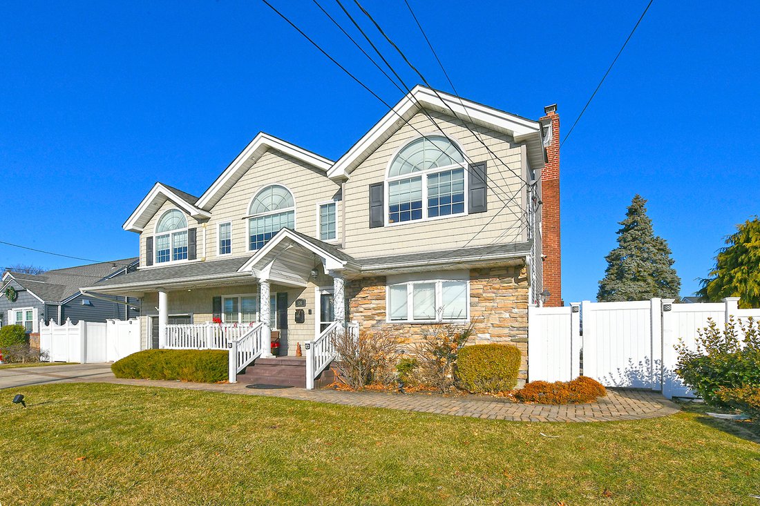 House in Bethpage, New York, United States 2 - 16945195