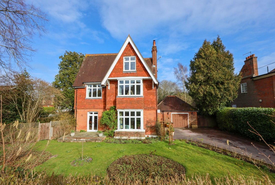 House in Burgess Hill, England 1 - 16945695