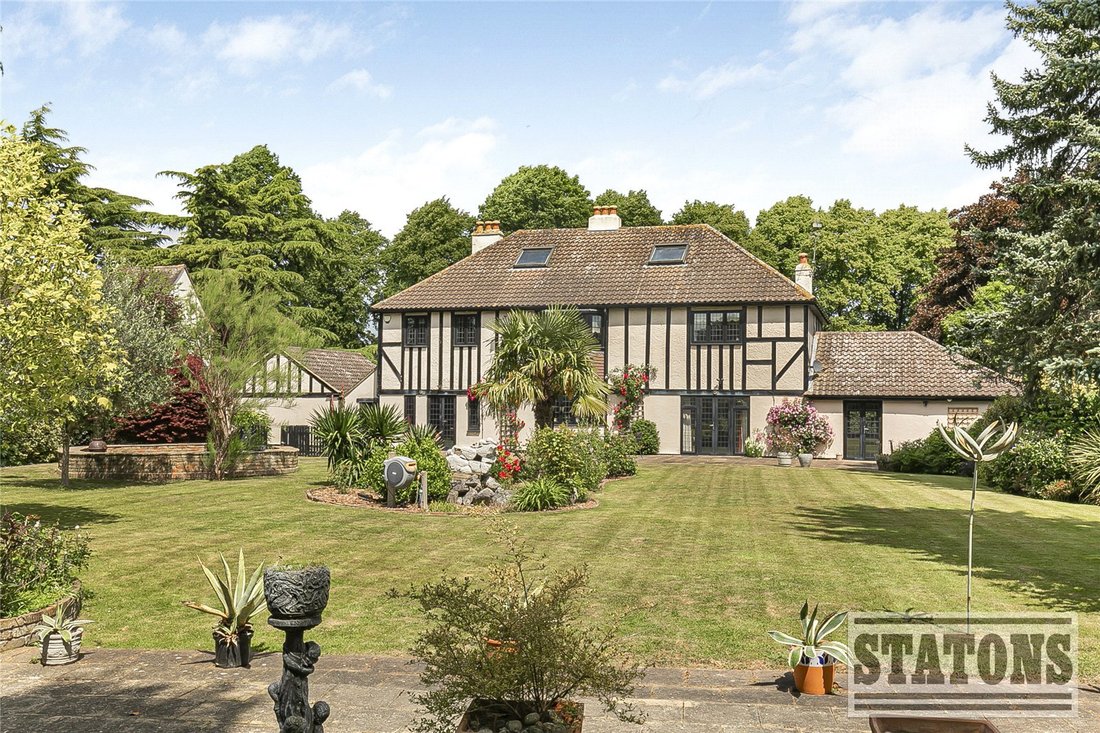 House in Beaumont, Broxbourne, England 2 - 16945150