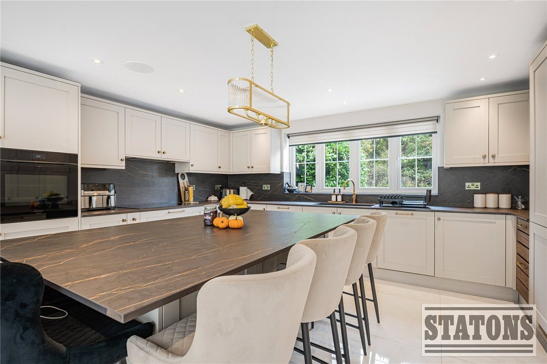 House in Cuffley, Northaw, England 3 - 16950160