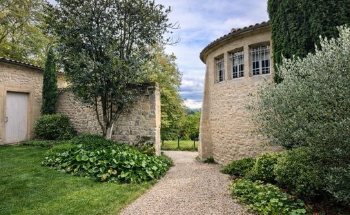 Aoc Côtes De Bourg Wine Château On 16 Hectares Ref 1029