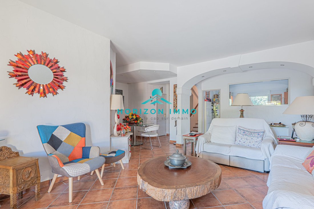 Casa en Saint-Laurent-du-Var, Provenza-Alpes-Costa Azul, Francia 4 - 16949785