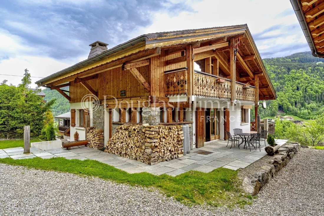 Chalet in Morzine, Auvergne-Rhône-Alpes, France 1 - 14745658