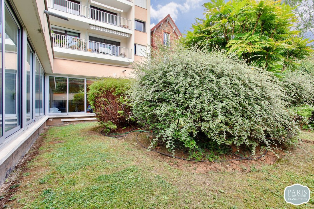 Apartment in Côte Saint Louis, Garches, France 3 - 16891341
