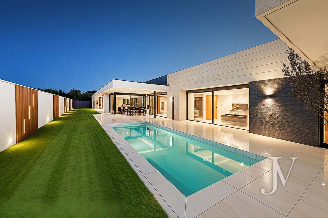 Villa in Boadilla del Monte, Comunidad de Madrid, Spain 1 - 16945877