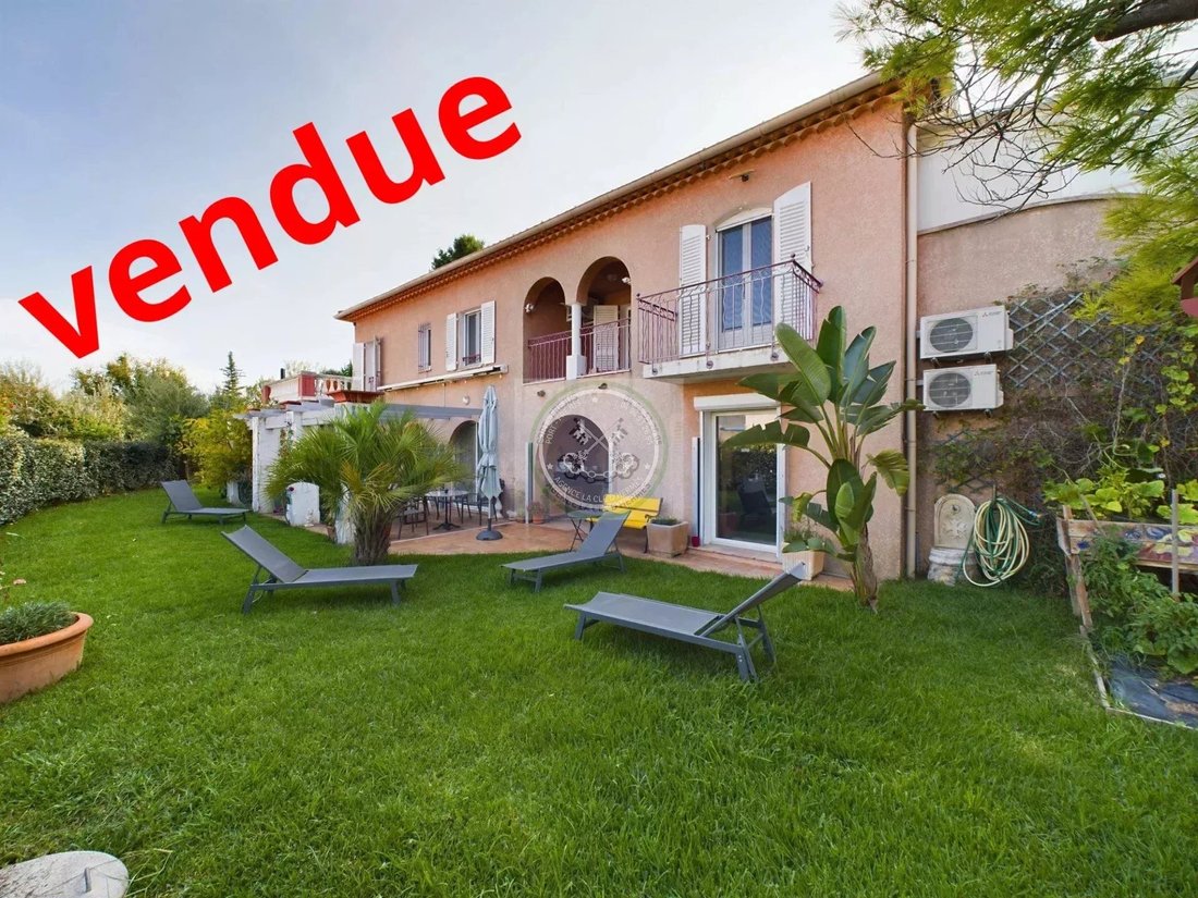 Villa in Frejus, Provence-Alpes-Côte d'Azur, France 1 - 14755103