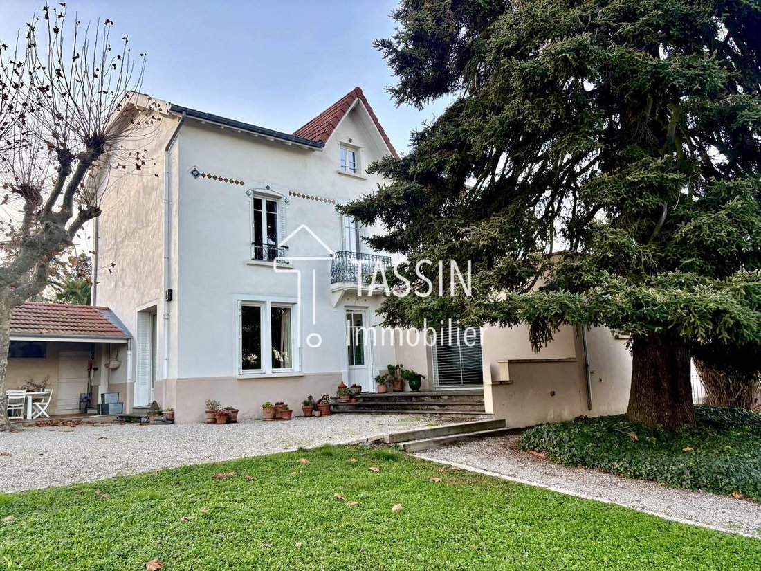 House in Saint-Genis-les-Ollieres, Auvergne-Rhône-Alpes, France 1 - 16947587