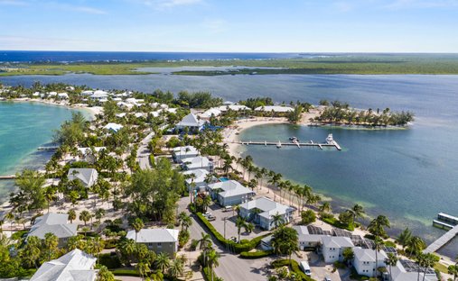 Apartment in Rum Point, North Side, Cayman Islands 1