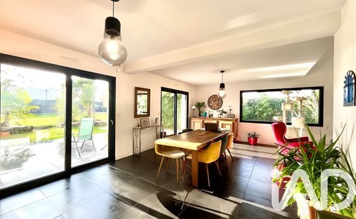 Sale Of A Castle In Guingamp, 693m² 26 Rooms €1,659,000 Côtes D'armor