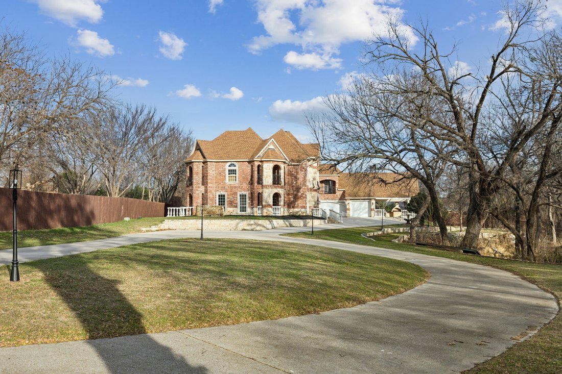 House in Keller, Texas, United States 5 - 16949016