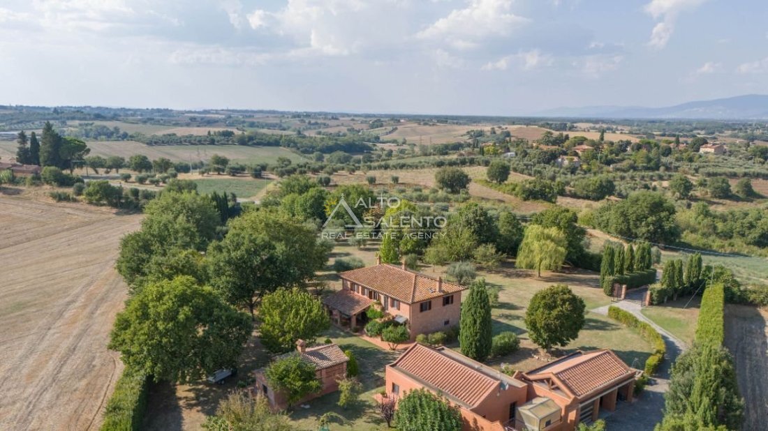 Villa in Castiglione del Lago, Umbria, Italy 5 - 16952565