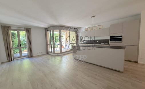 Apartment in Granettes-Jauberte-Sainte Anne, Aix-en-Provence, France 1