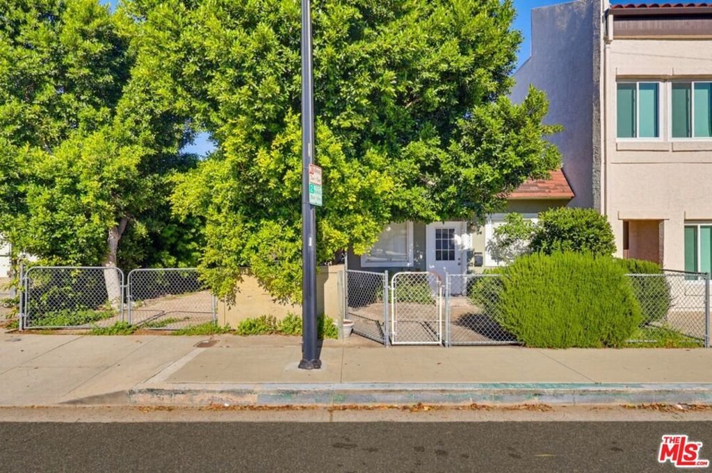 House in Burbank, California, United States 1 - 16953556