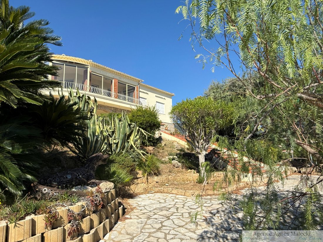 Villa in Nord, Cavalaire-sur-Mer, France 1 - 16415836