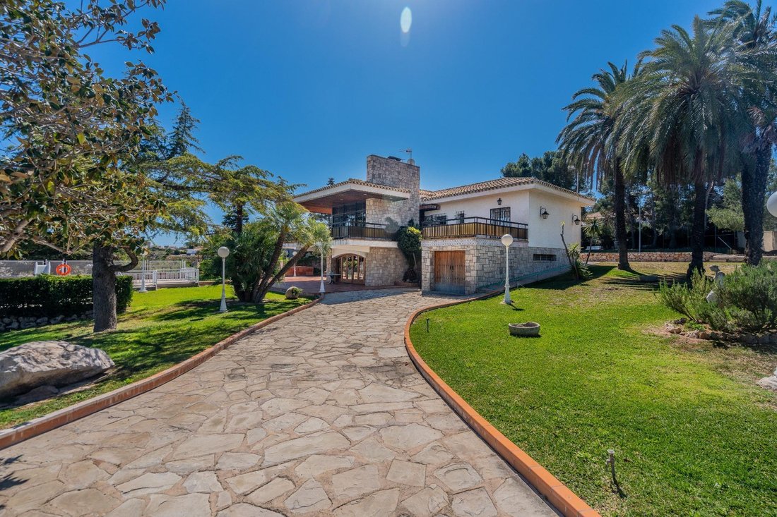 Villa in Torrent, Valencian Community, Spain 1 - 16946571