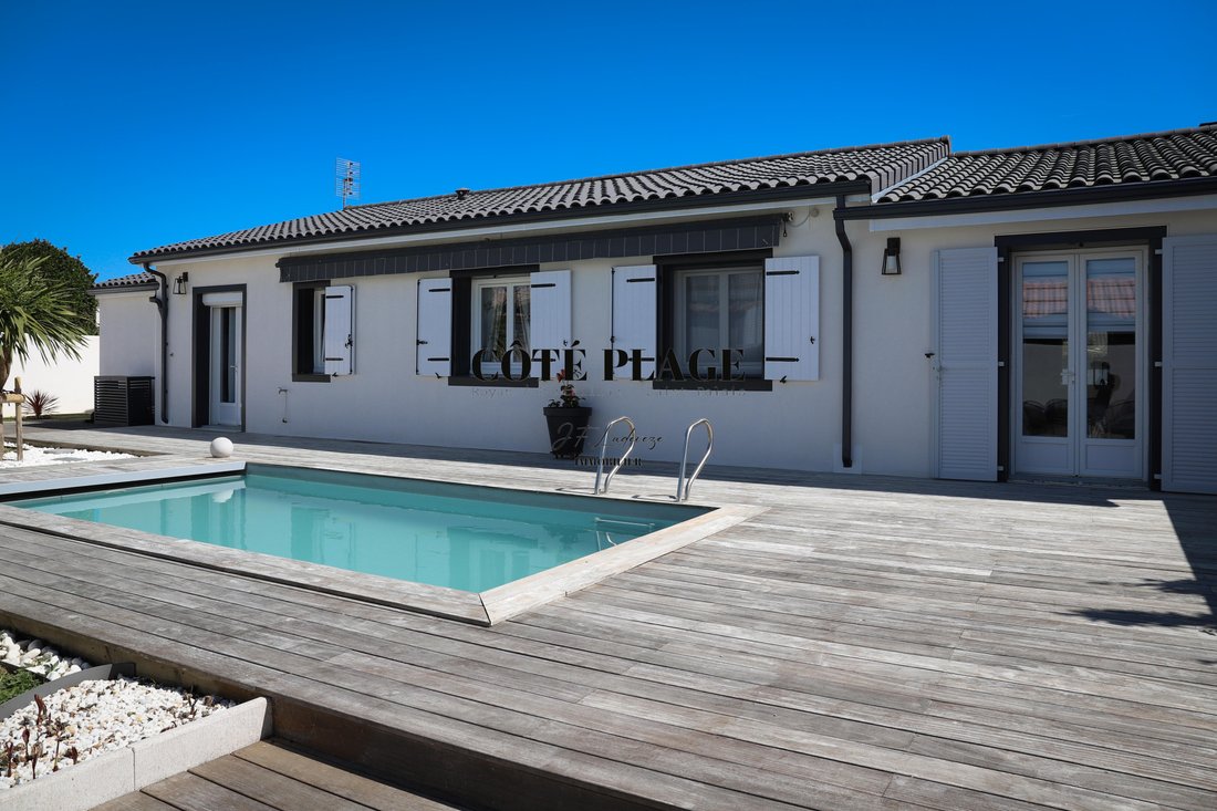 House in Vaux-sur-Mer, Nouvelle-Aquitaine, France 2 - 16947928