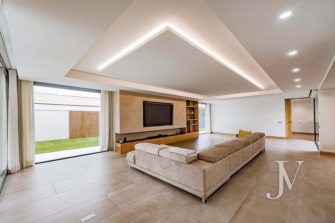 Villa in Boadilla del Monte, Comunidad de Madrid, Spain 2 - 16945877