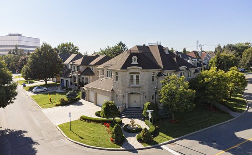 House in Kirkland, Quebec, Canada 1