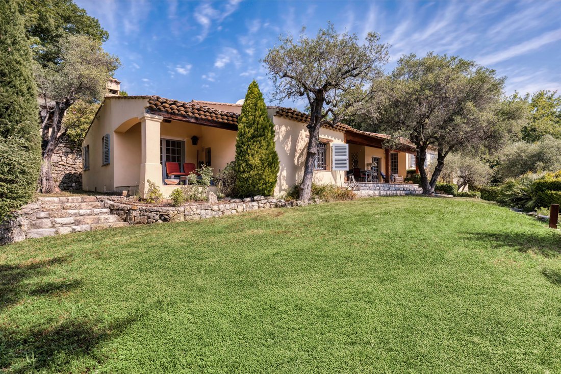 Villa in Le Rouret, Provence-Alpes-Côte d'Azur, France 3 - 16954179