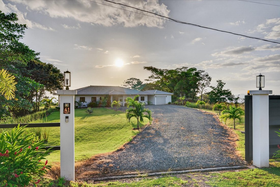 House in La Loma, Veraguas Province, Panama 1 - 16954729