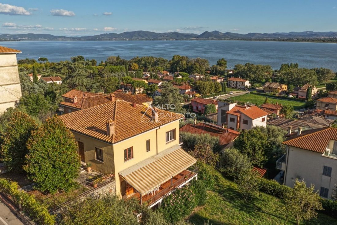 Villa in Castiglione del Lago, Umbria, Italy 1 - 16952561