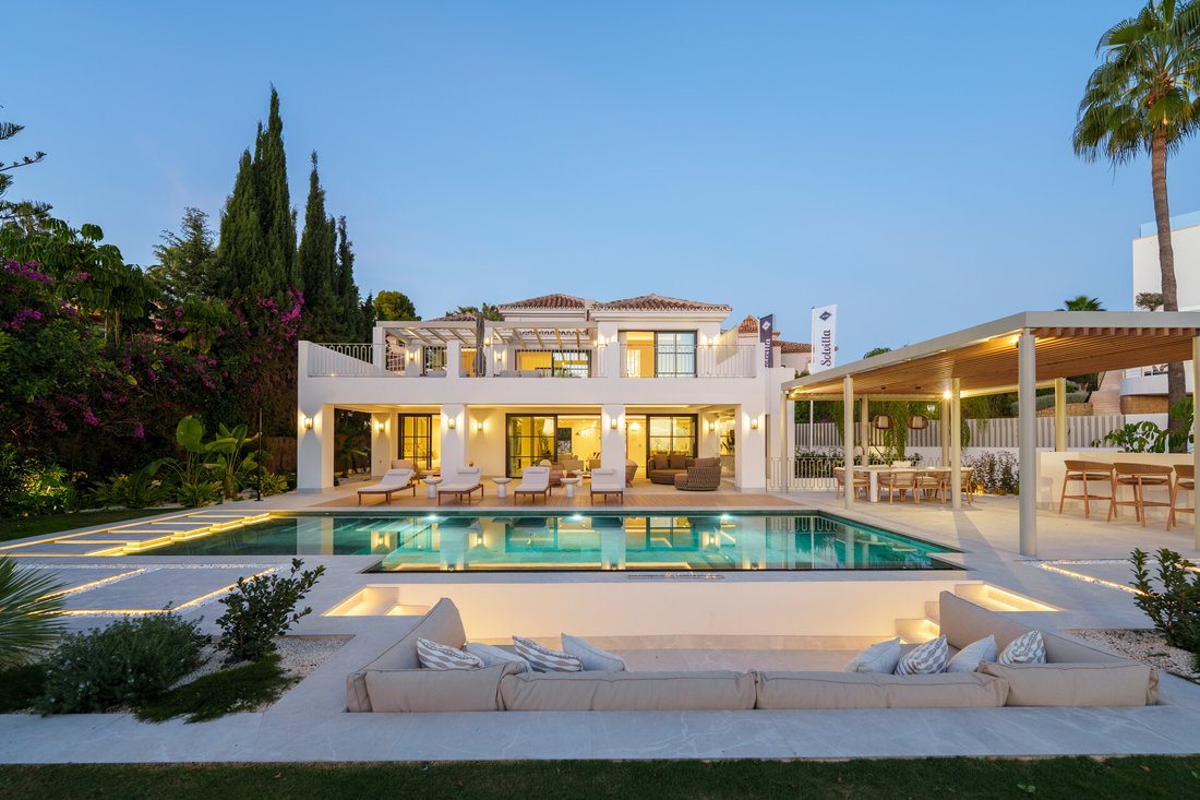 Villa in La Quinta, Benahavis, Andalusia 1 - 16954853
