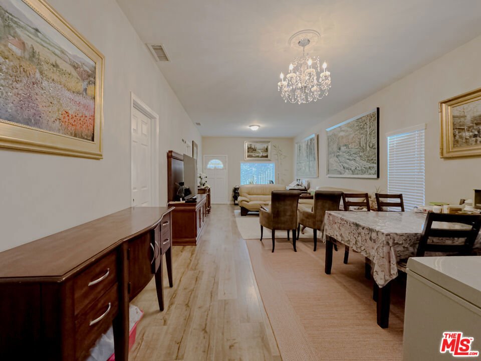 Los Angeles, California, United States 1 - 16949933