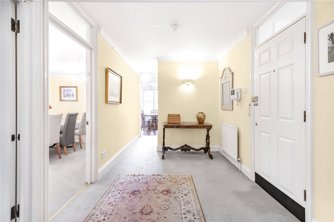 Apartment in Ferney Hill, Enfield, England 4 - 16954722