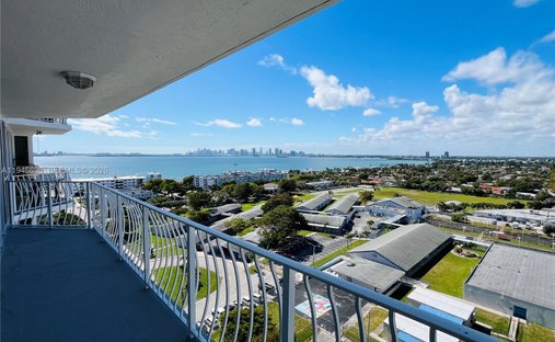 Condo in Miami Beach, Florida, United States 1