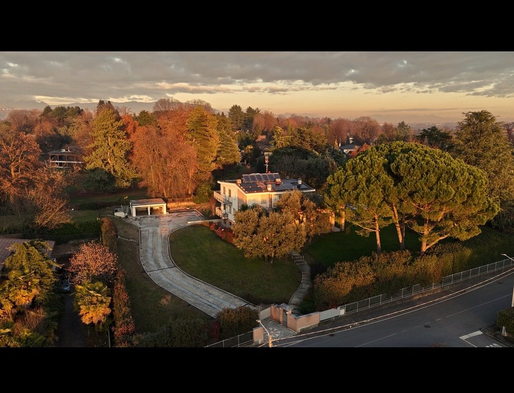 Villa in Camparada, Lombardy, Italy 1 - 16814569