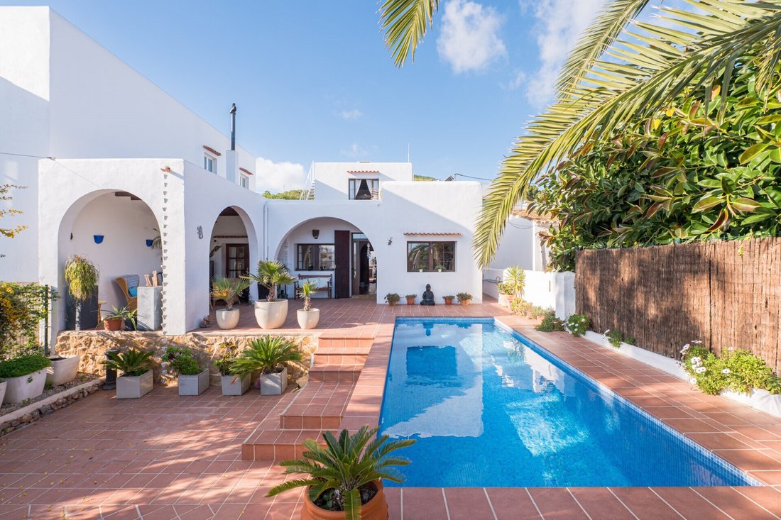 Villa in Santa Eularia des Riu, Balearic Islands, Spain 1 - 16951037