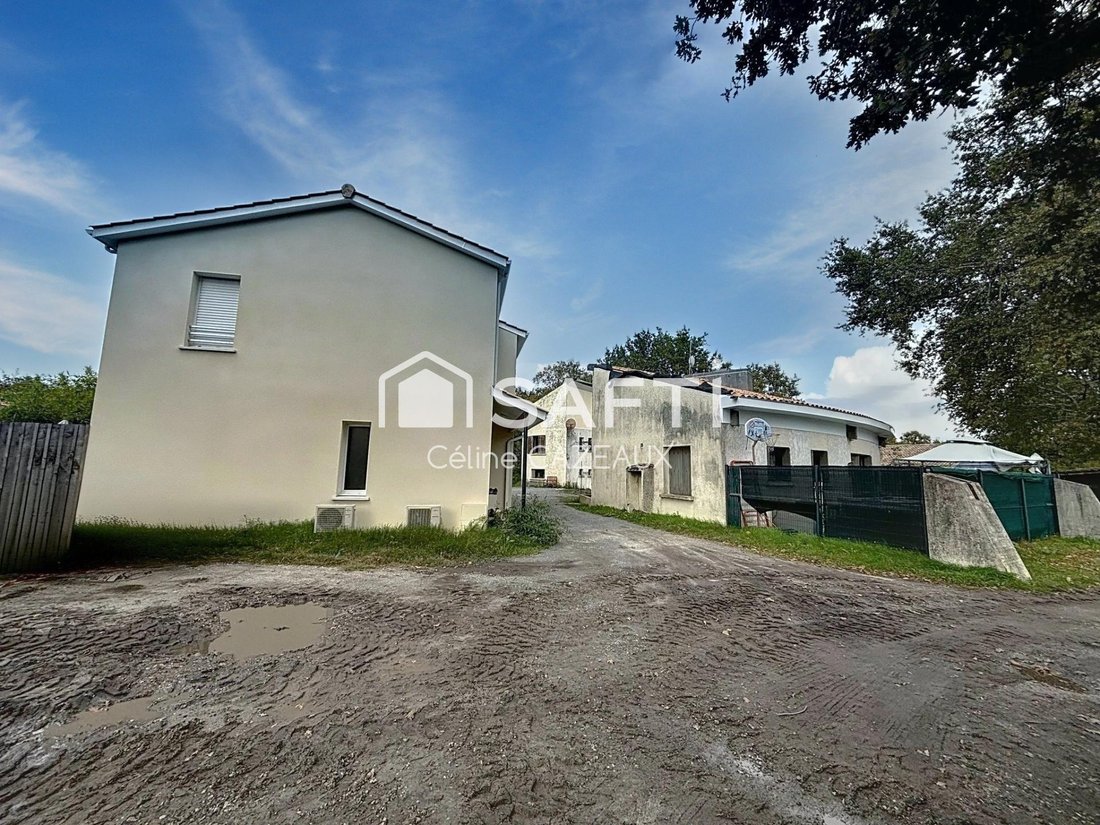 Saint-Medard-en-Jalles, Nouvelle-Aquitaine, France 5 - 16956162