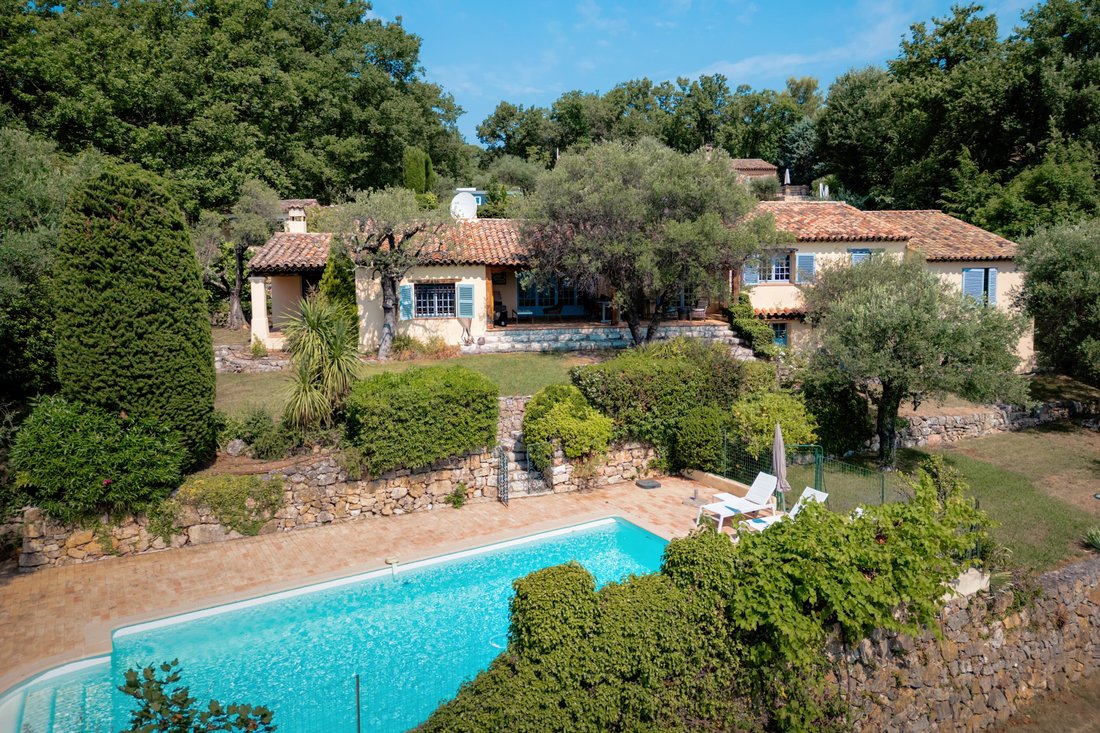 Villa in Le Rouret, Provence-Alpes-Côte d'Azur, France 1 - 16954179