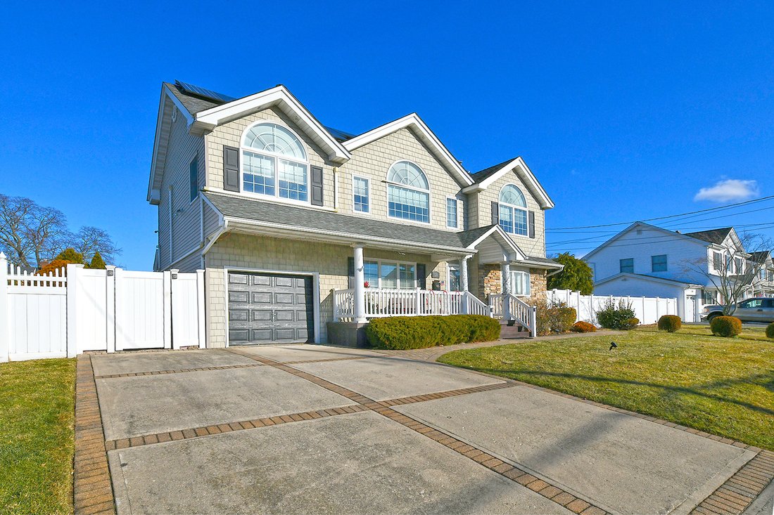 House in Bethpage, New York, United States 3 - 16945195