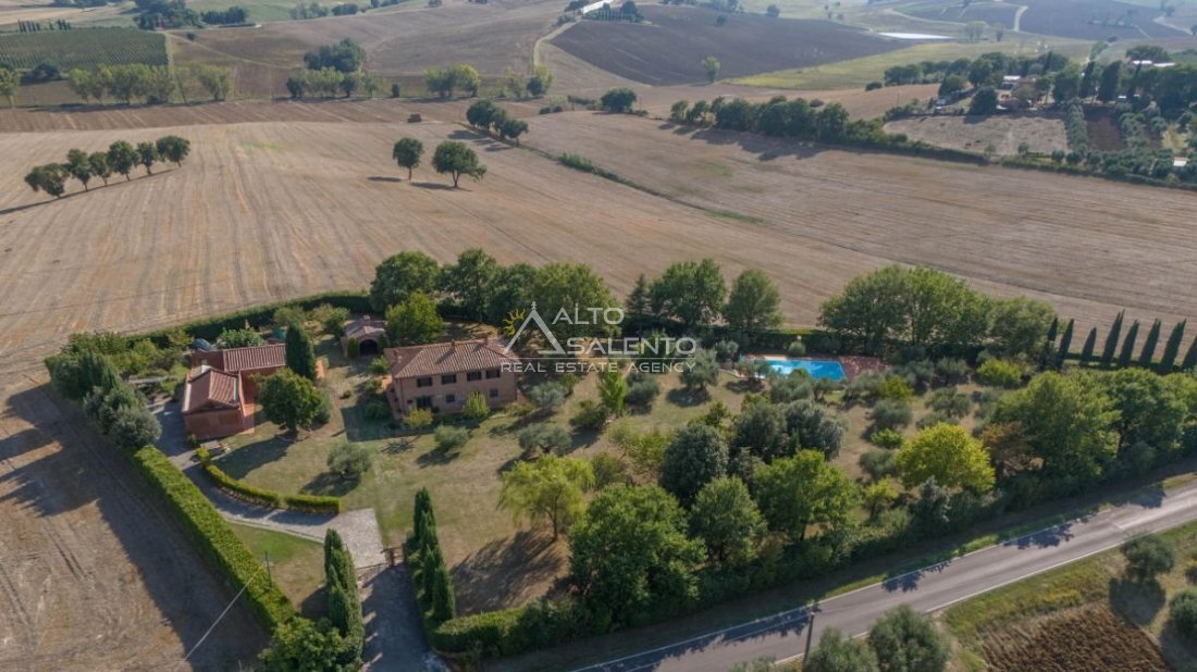 Villa in Castiglione del Lago, Umbria, Italy 1 - 16952565