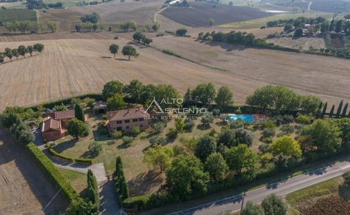 Villa in Castiglione del Lago, Umbria, Italy 1