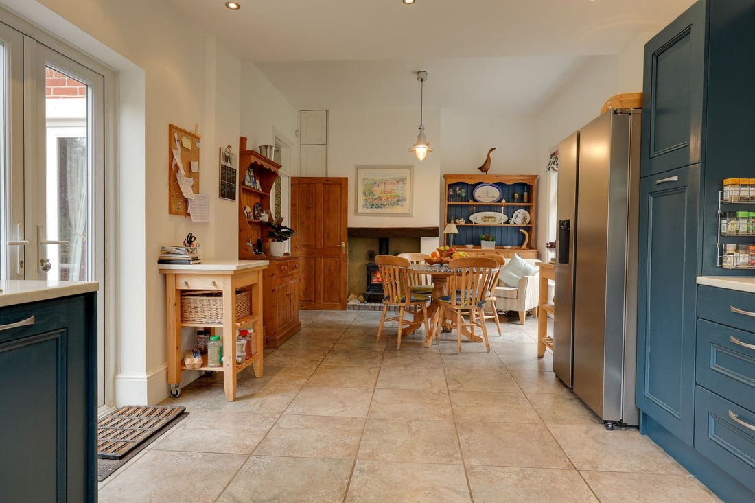 House in Burgess Hill, England 5 - 16945695