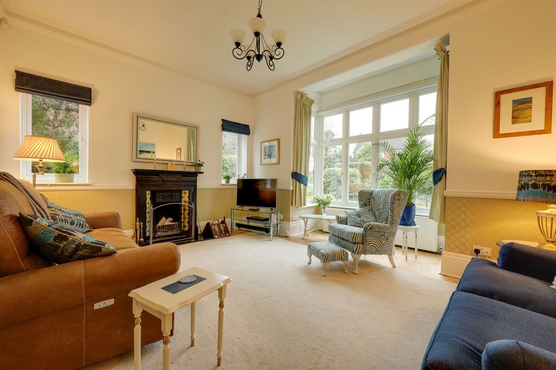 House in Burgess Hill, England 3 - 16945695
