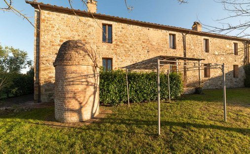 Land in Montalcino, Tuscany, Italy 1