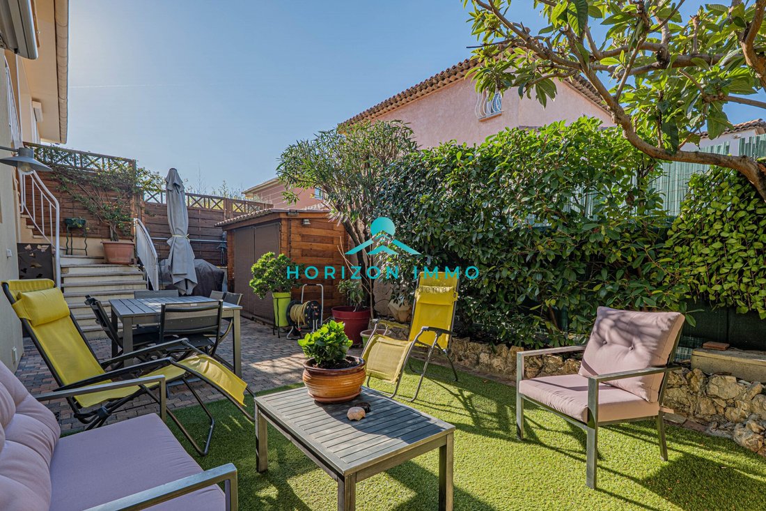 Casa en Saint-Laurent-du-Var, Provenza-Alpes-Costa Azul, Francia 1 - 16949785