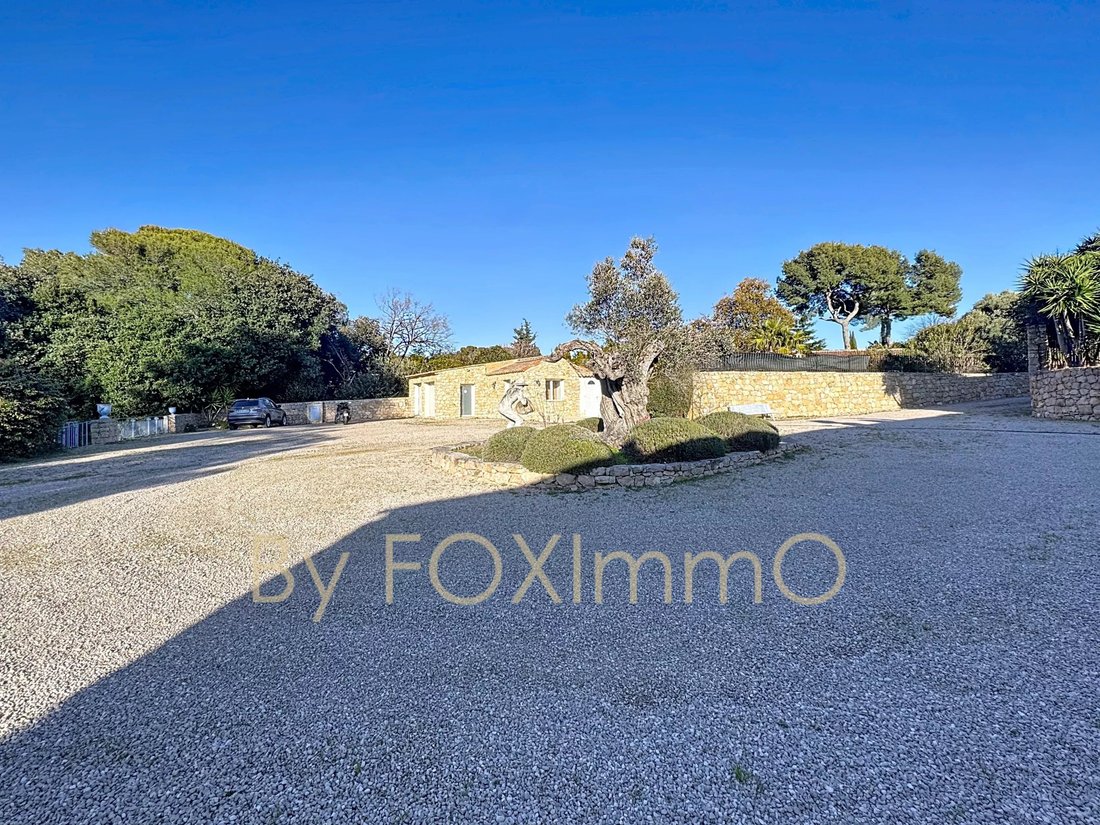 Estate in Les Cougoulins-Rastines, Antibes, France 2 - 16948640